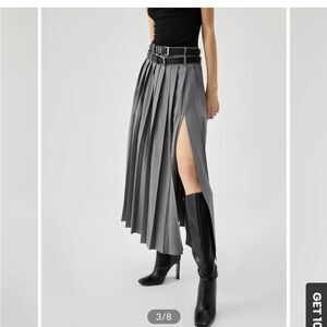 Commense midi/maxi pleated Skirt this is sold at stores without belts